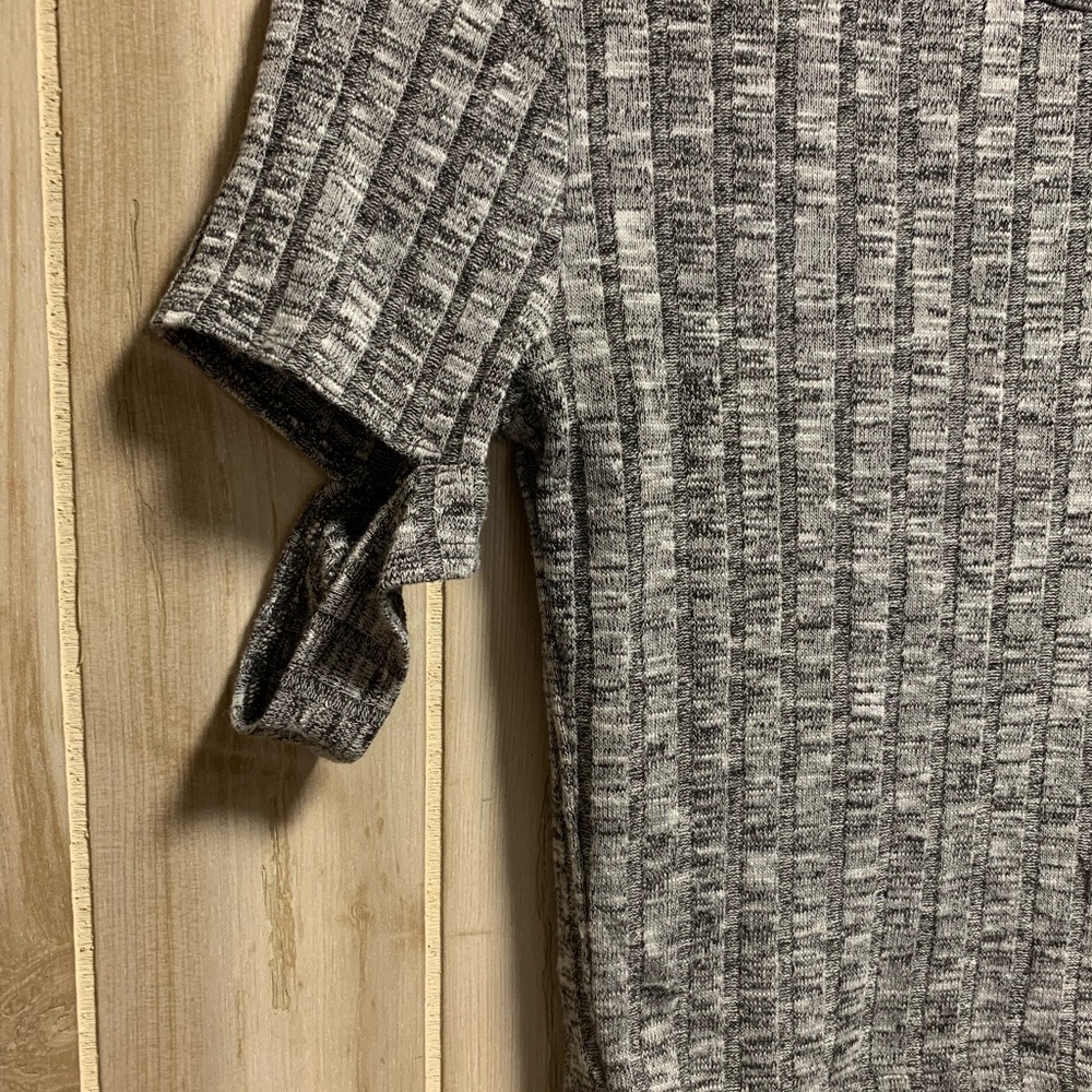 Grey Ribbed Crop Top - Picture 3 of 4